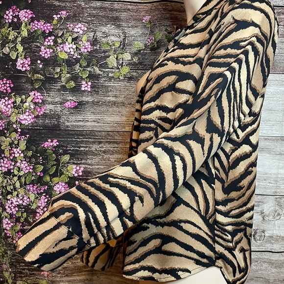 Collared Button Up Long Sleeve Top - Picture 3 of 5